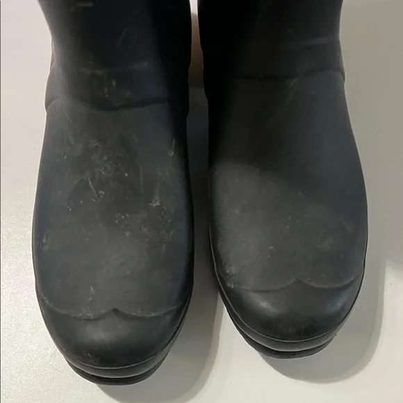 Hunter Classic Black Waterproof Boots - Picture 2 of 4
